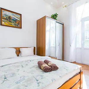 https://apartamenti-vul-teatralna-26-z-balkonom-na-vernisaj.hotelslviv.net